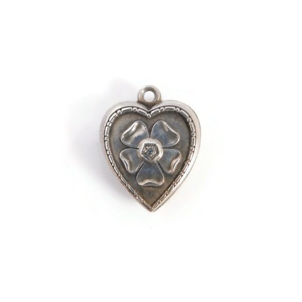 heart charm with flower